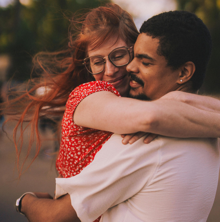 Kindness & Love: 14 Heartwarming Stories About the Start of True Relationships
