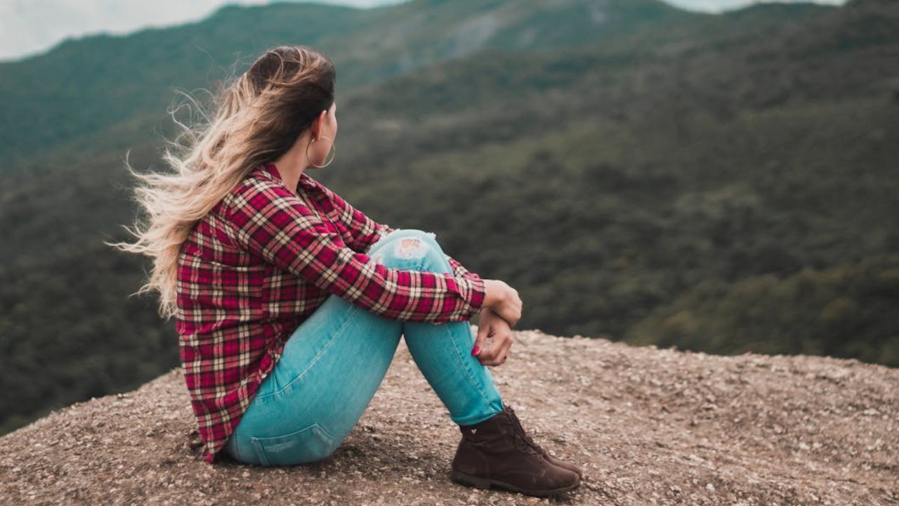 151 Inspiring Quotes About Feeling Alone & Finding Solace