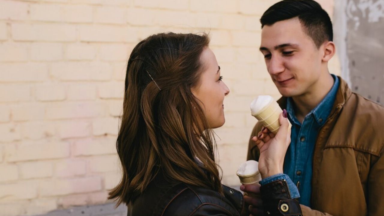 21+ Ways to Tell Him You Like Him: Confess Your Feelings with Confidence