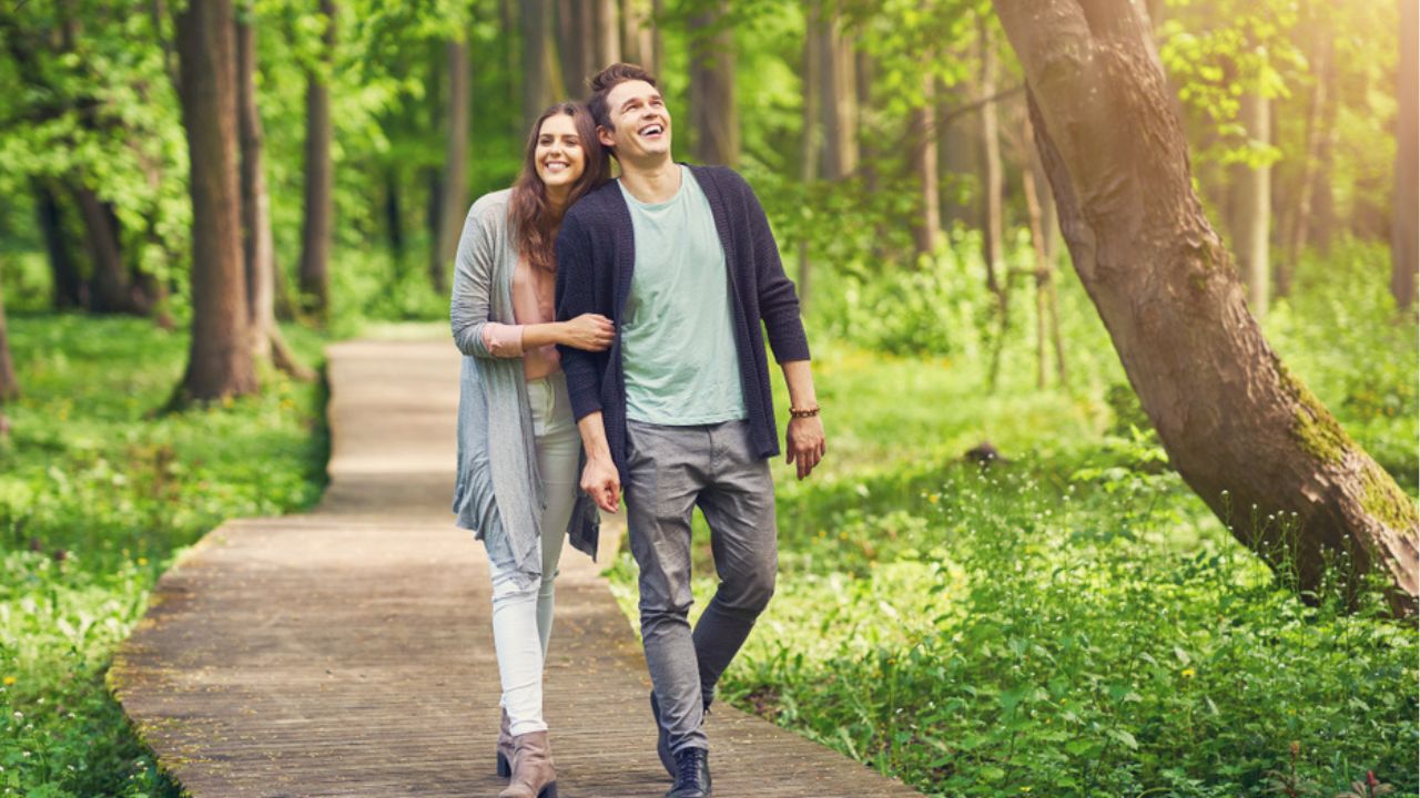 Introvert Date Ideas: 13 Relaxing & Meaningful Activities