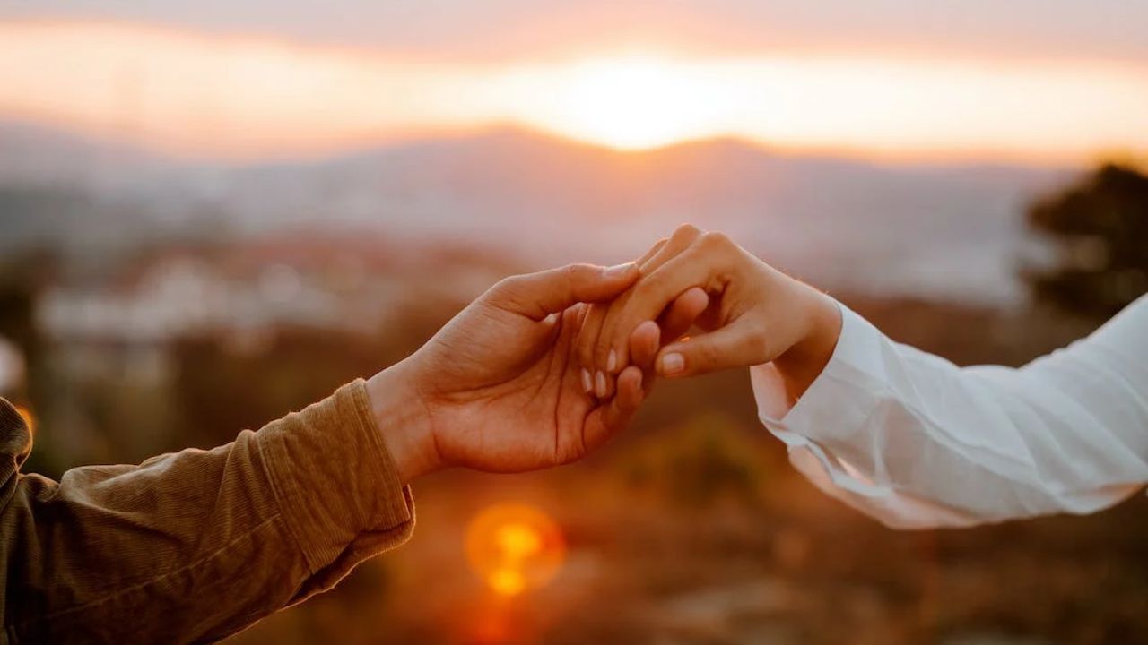 First Date Success: 30 Signs of Connection & Potential Romance
