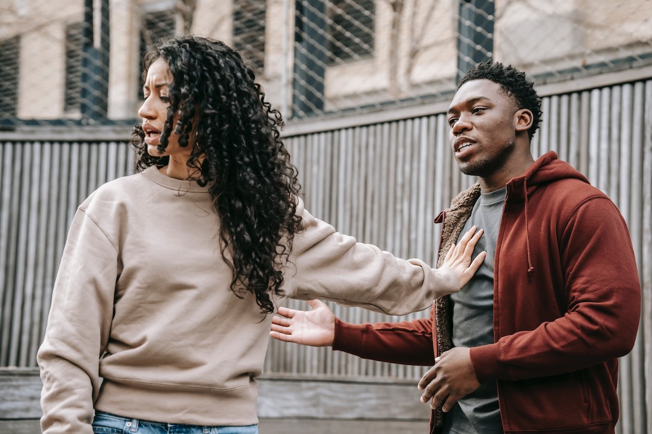 Recognizing Undermining Behavior: 31 Signs of a Friendship That Doesn t Value You
