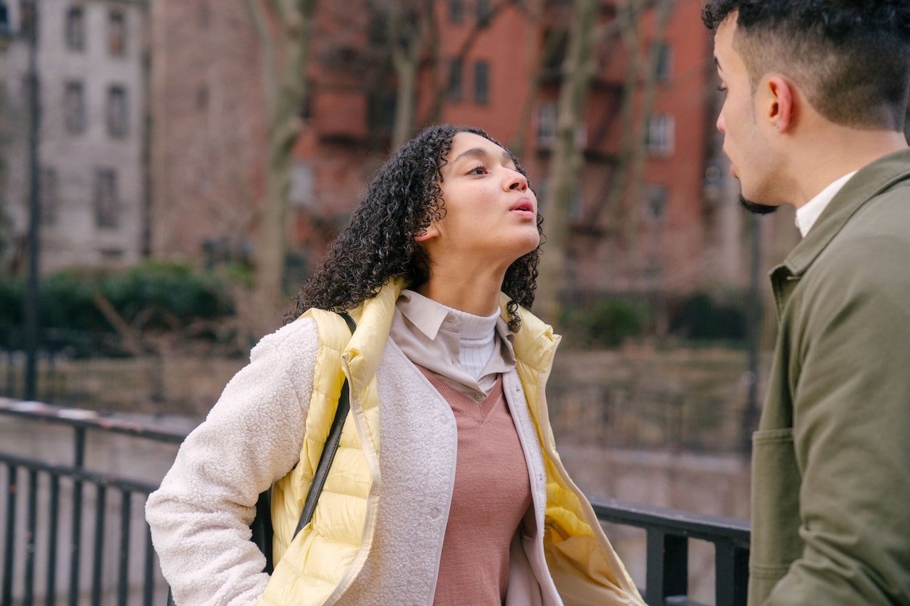 Recognizing Undermining Behavior: 31 Signs of a Friendship That Doesn t Value You