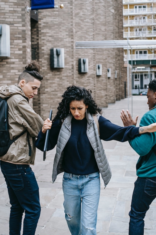 Recognizing Undermining Behavior: 31 Signs of a Friendship That Doesn t Value You