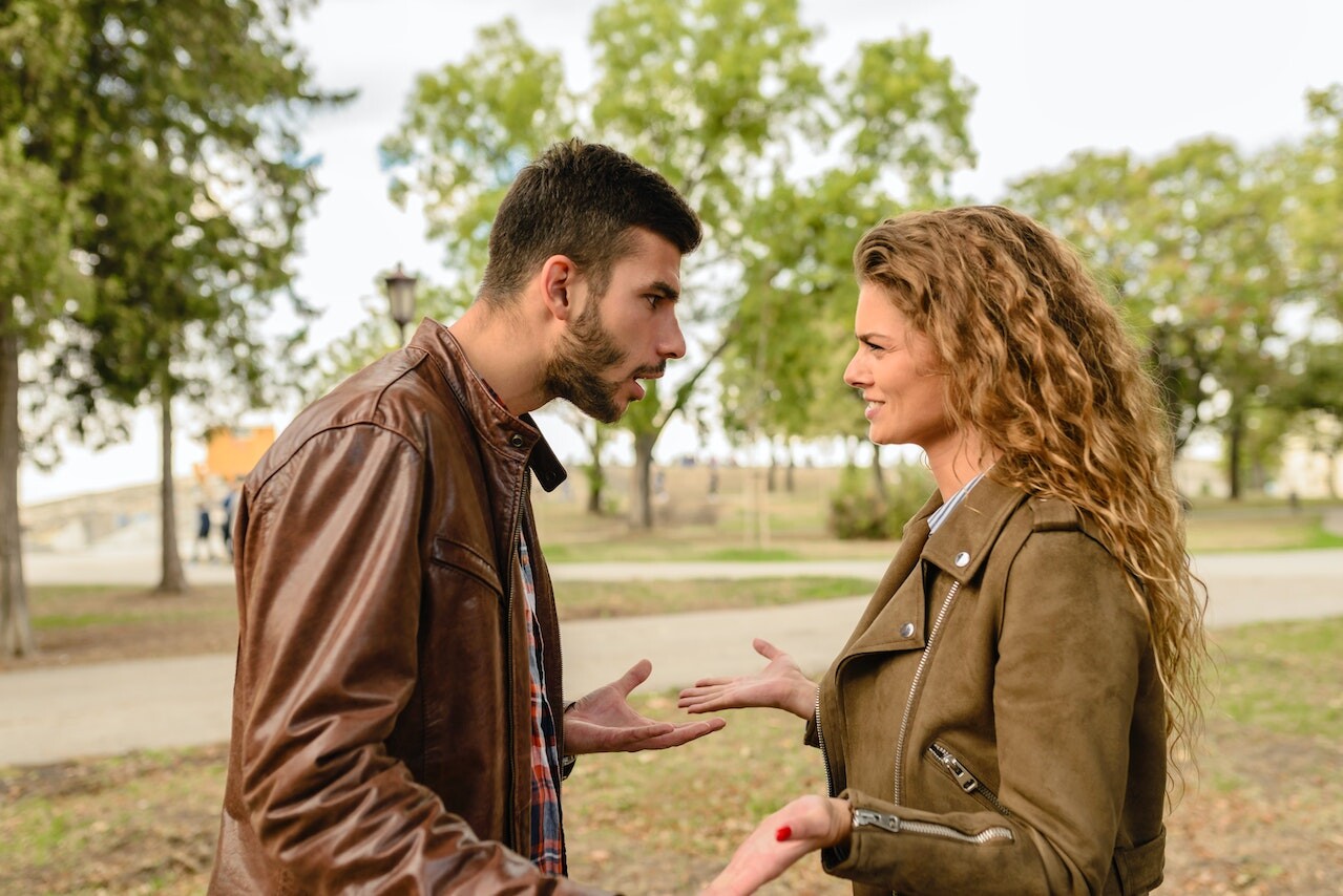Recognizing Undermining Behavior: 31 Signs of a Friendship That Doesn t Value You