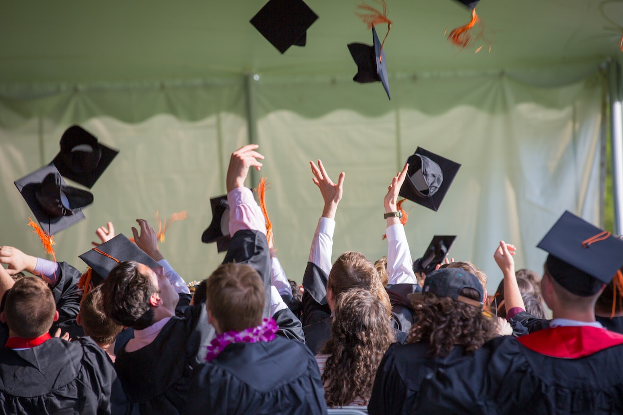 Heartfelt Graduation Wishes for Your Daughter: Celebrate Her Achievement