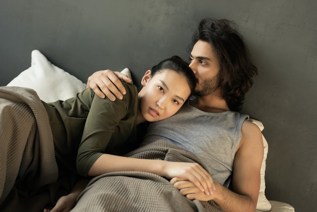 Is Your Relationship Moving Too Fast? 13 Warning Signs & How to Slow Down