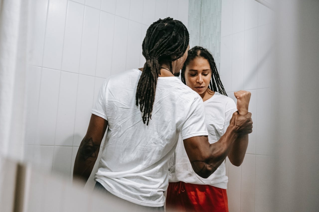 Recognizing Red Flags: 18 Subtle Signs to End a Toxic Relationship