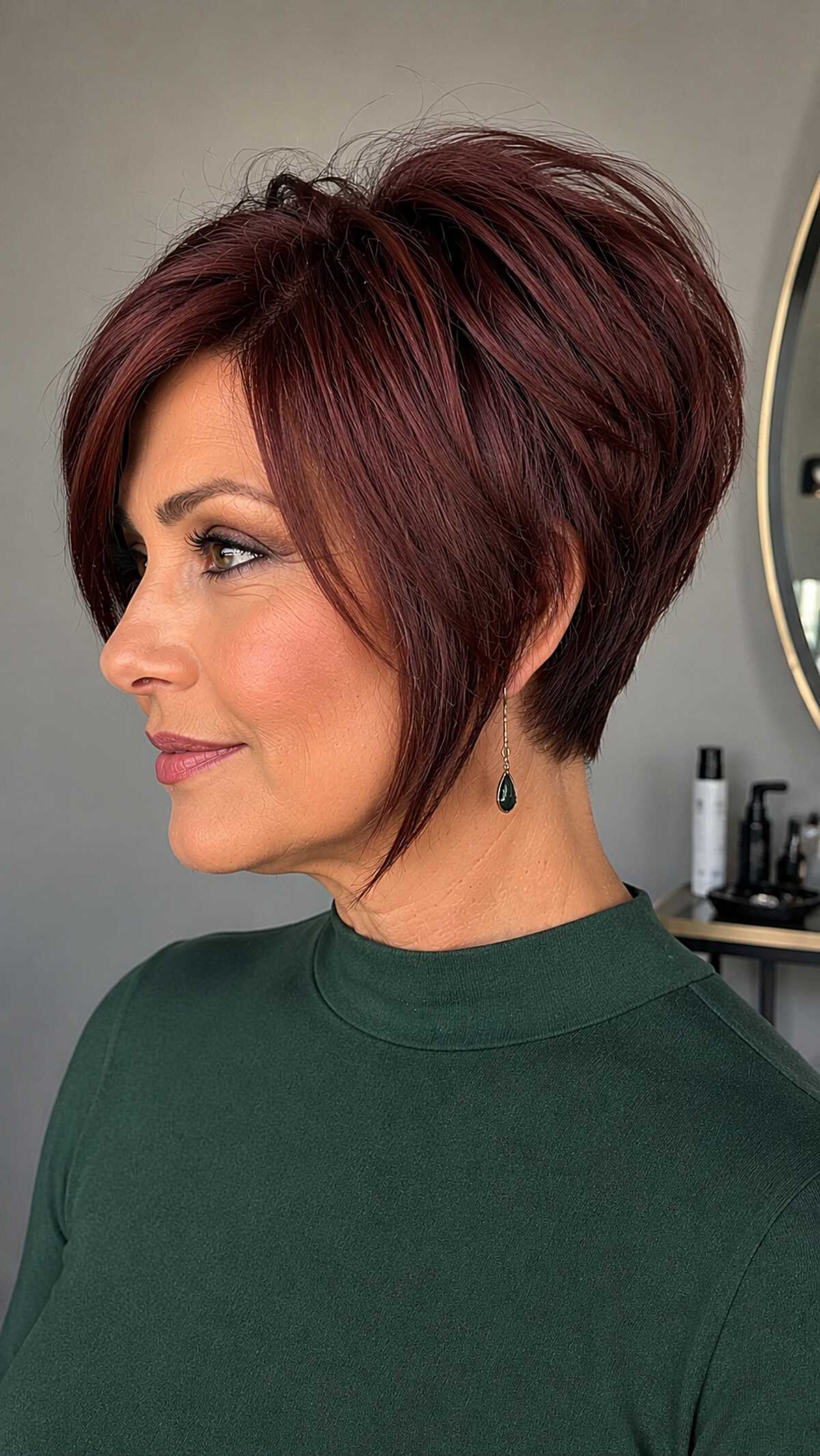 25 Elegant Graduated Pixie Bob Cuts That Transform Your Look