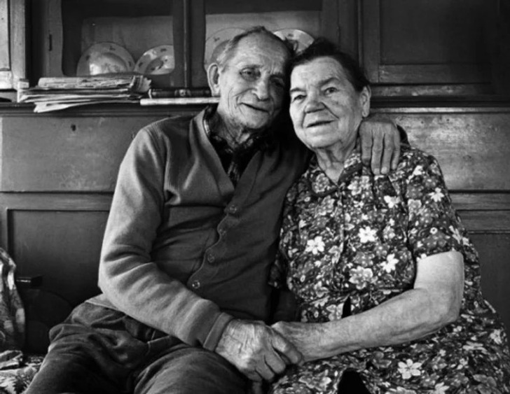 15+ Grandparent Stories That Prove Love Thrives Beyond Hollywood Glitz