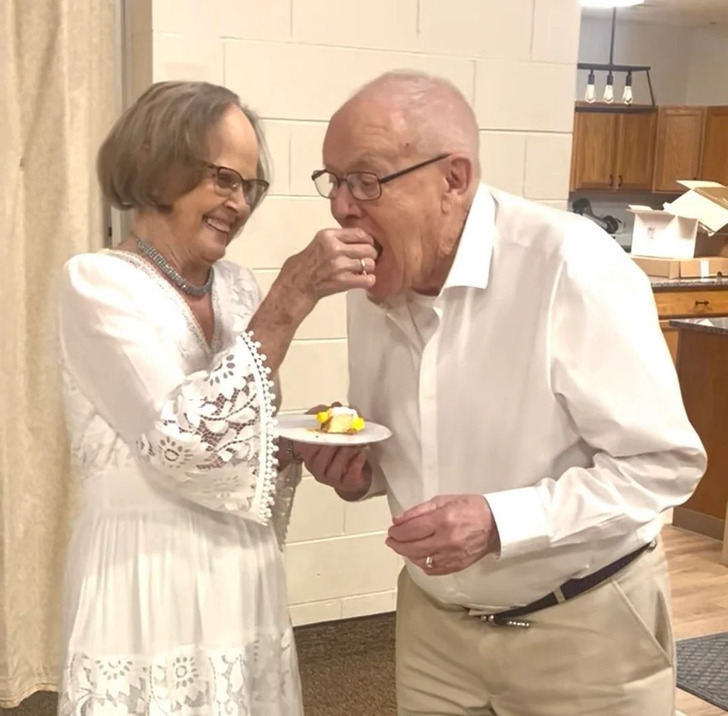 15+ Grandparent Stories That Prove Love Thrives Beyond Hollywood Glitz