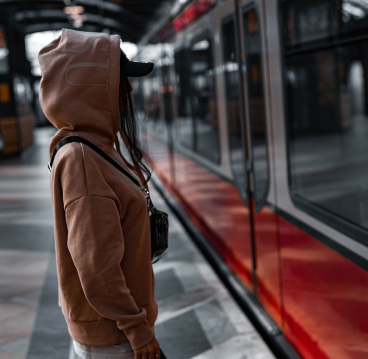 10 Kindness Moments That Restore Hope in Even the Heaviest of Hearts