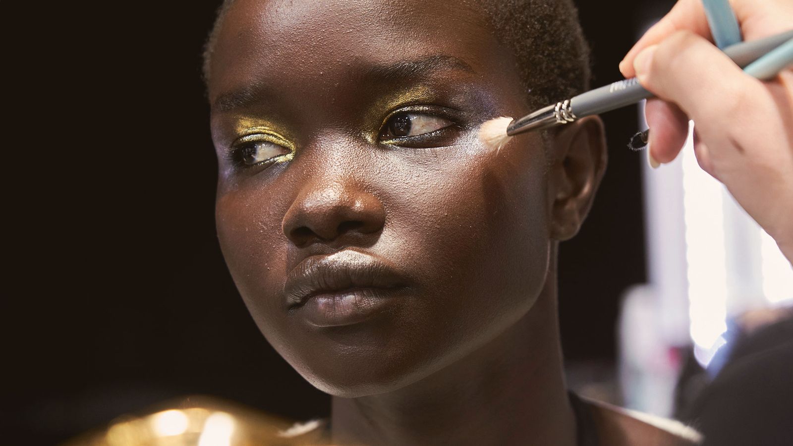 Expert Guide: Mastering Eyeshadow on Hooded Eyes