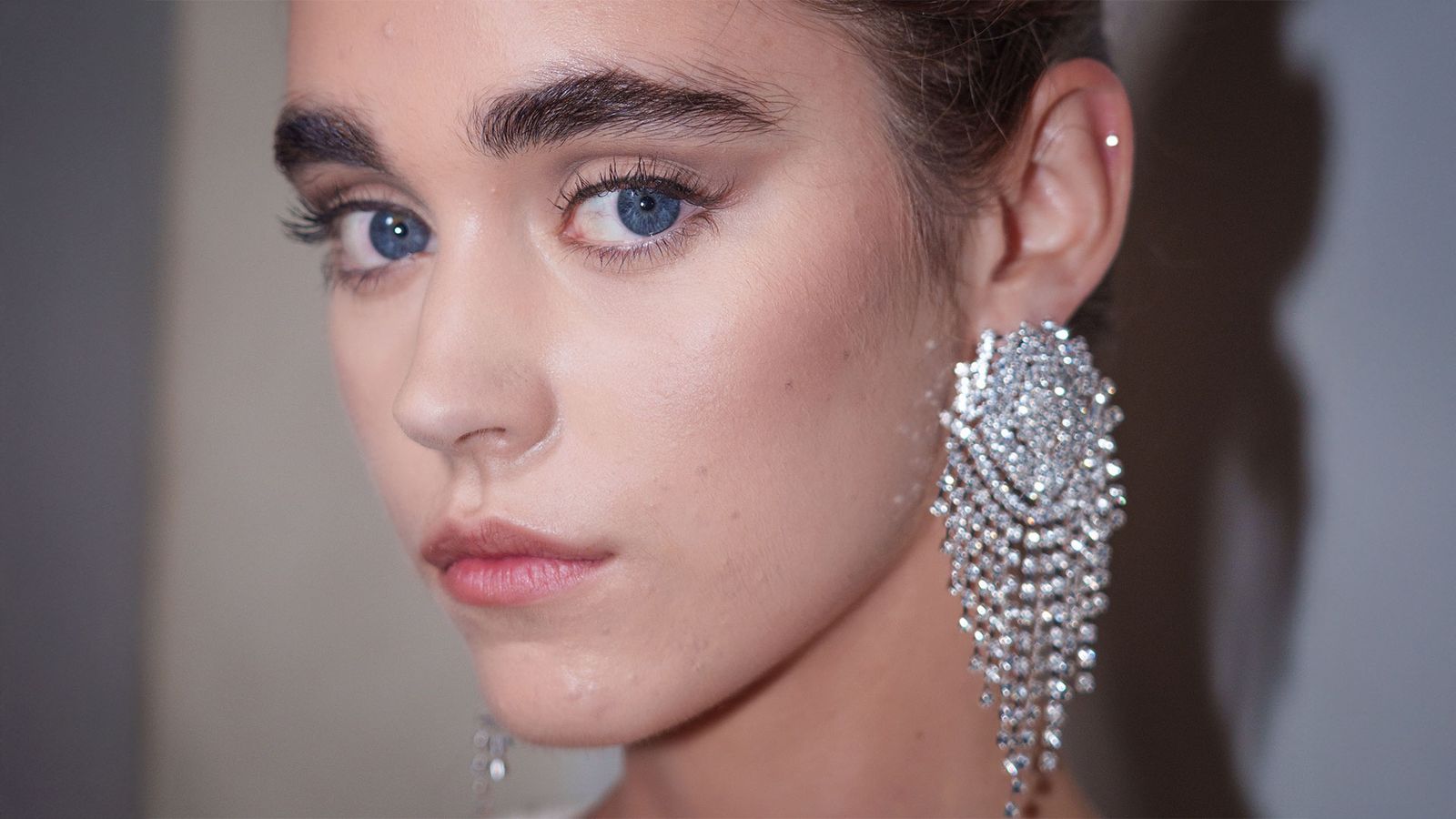 Managing Grey Eyebrows: Smart Strategies and Common Mistakes