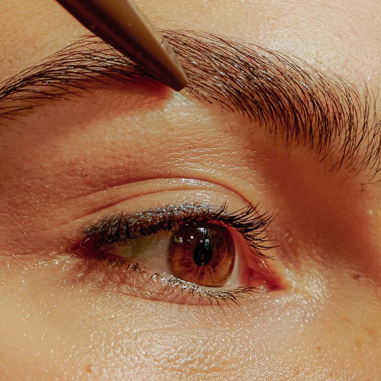 Managing Grey Eyebrows: Smart Strategies and Common Mistakes