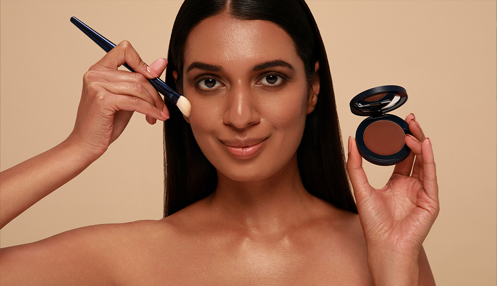 Sculpt &Glow:Obtendo um acabamento radiante e com brilho controlado para peles oleosas e mistas | Kryolan 