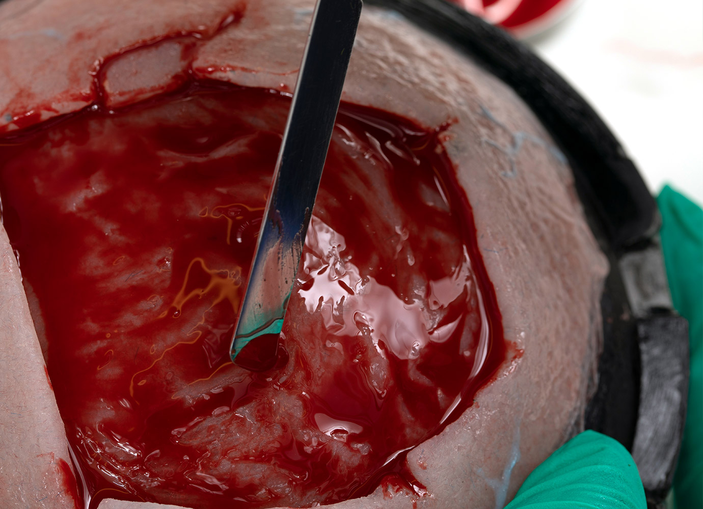 Guide de peinture au silicone :obtenez des résultats réalistes | Kryolan