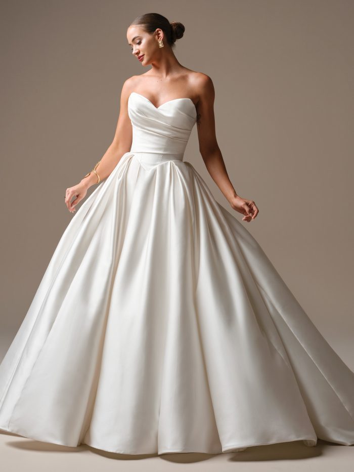 Abiti da sposa eleganti in vita basca | Maggie Sottero 