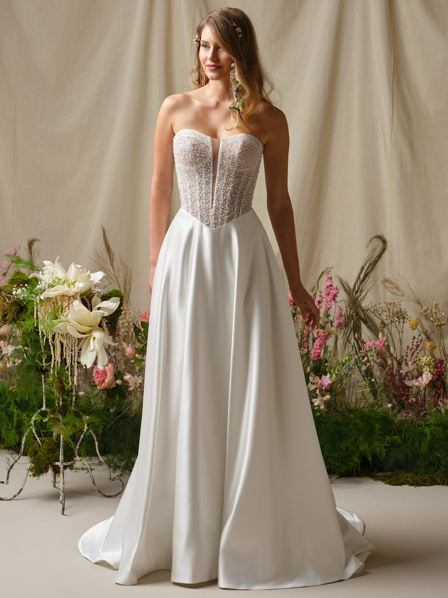 Idee e abiti da sposa bordeaux | Tendenze 2026 