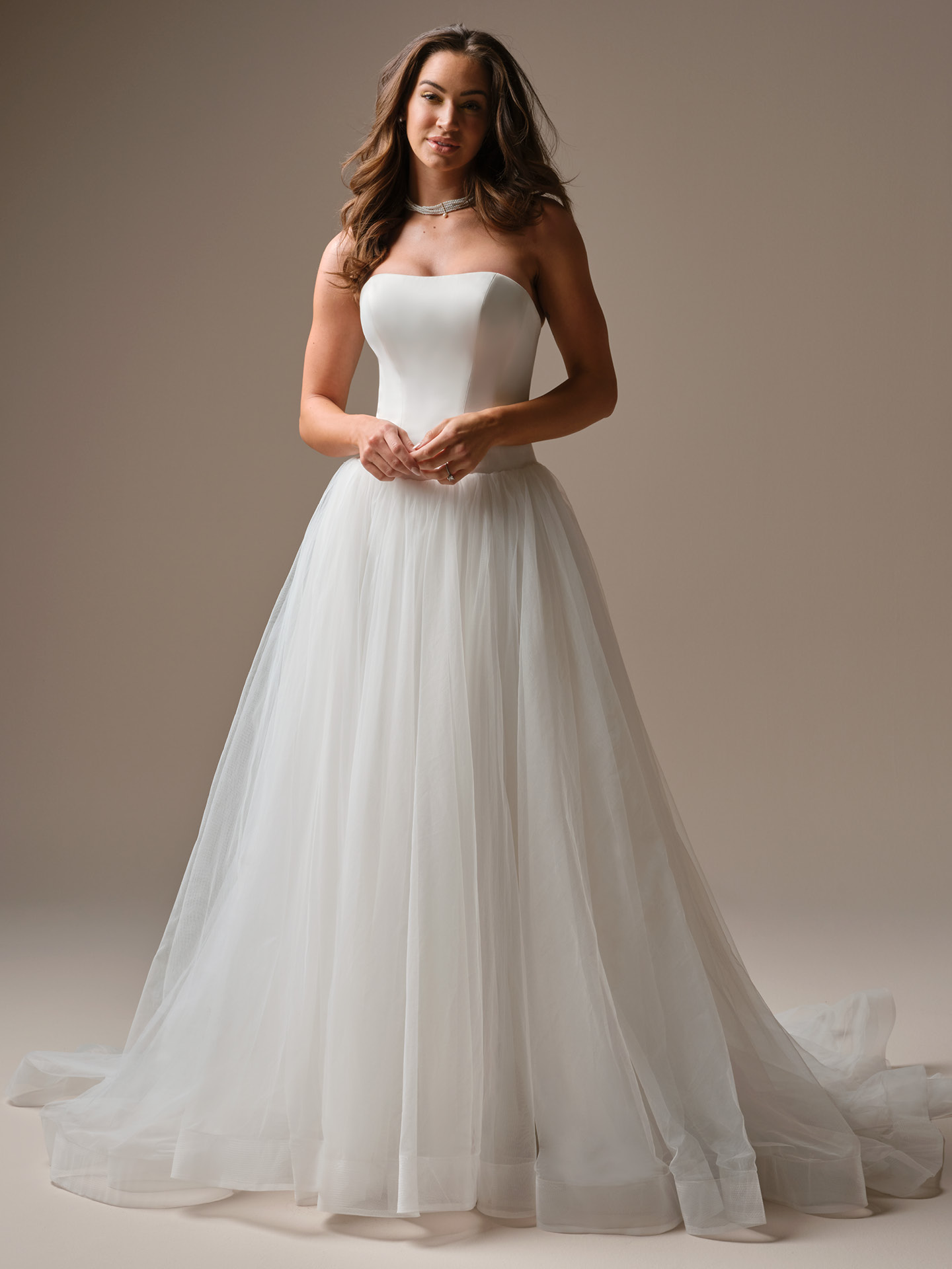 Abiti da sposa d effetto:stili unici e tendenze moderne 