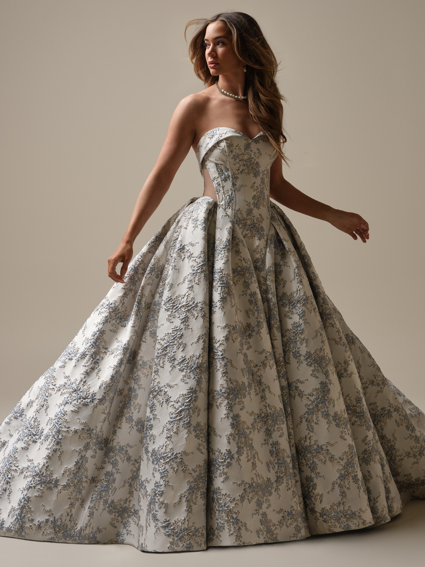 Abiti da sposa d effetto:stili unici e tendenze moderne 