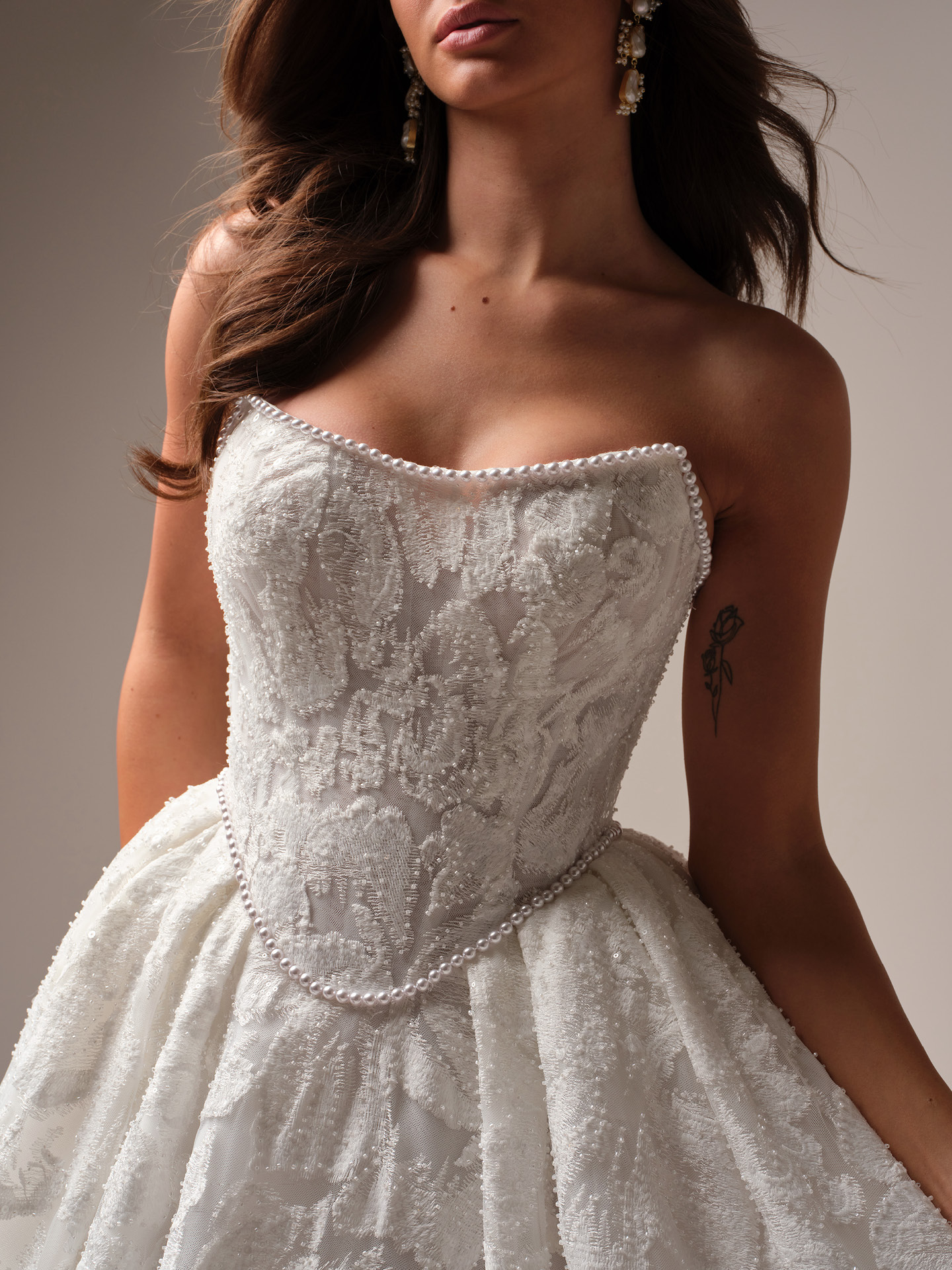 Abiti da sposa d effetto:stili unici e tendenze moderne 