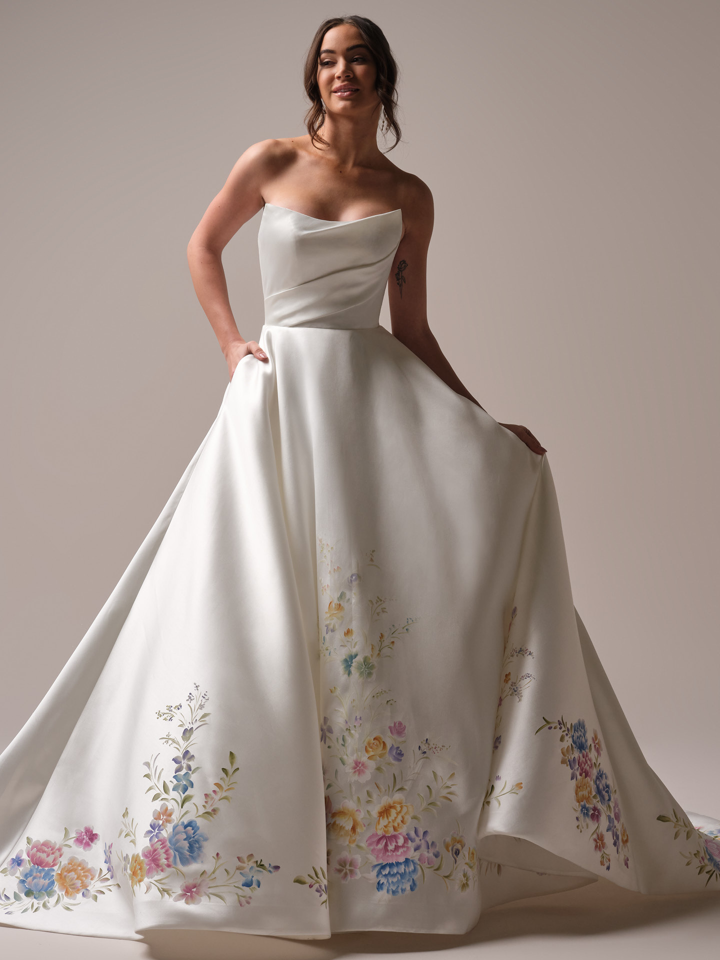 Abiti da sposa d effetto:stili unici e tendenze moderne 