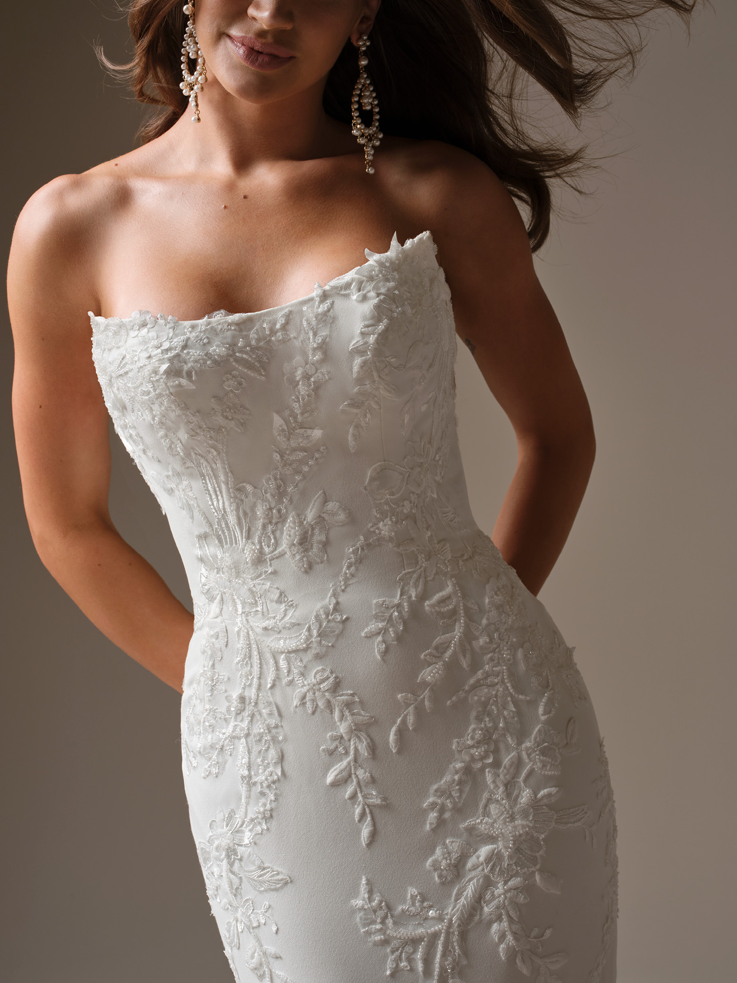 Abiti da sposa avorio:eleganza e sfumature lusinghiere | [Anno] 