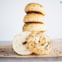 Einfache proteinreiche griechische Joghurt-Bagels – familienfreundliches Frühstück