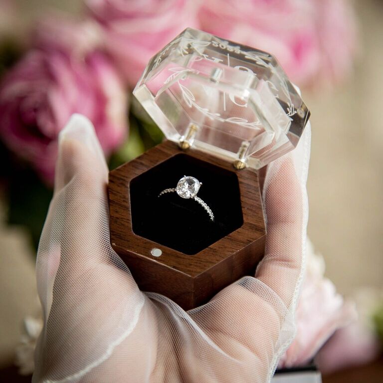 トップの婚約指輪ボックス:安全かつスタイリッシュに保管 