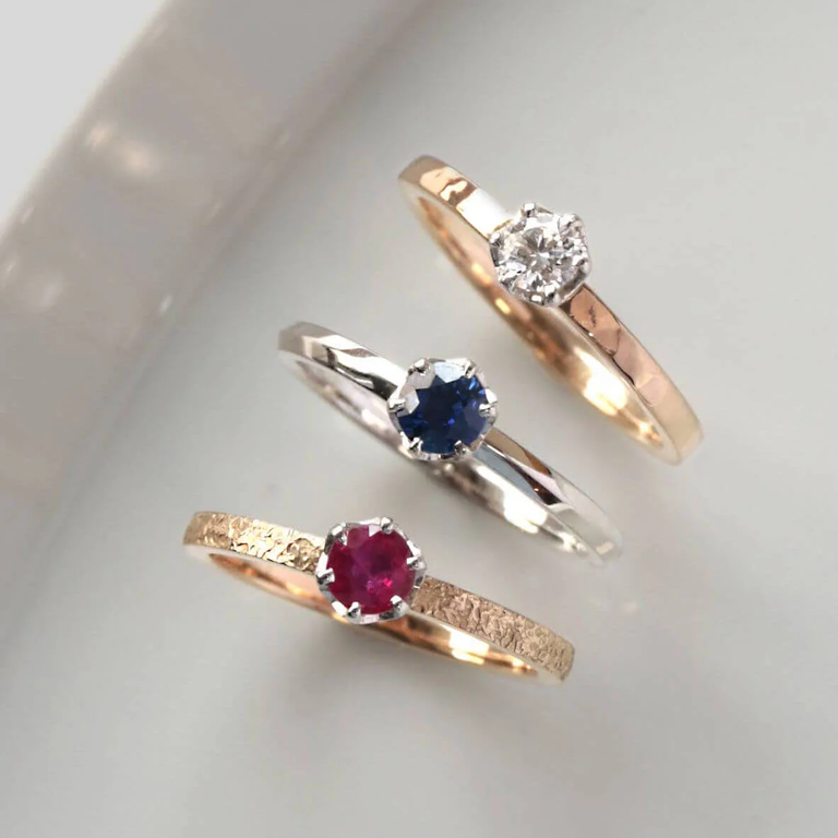 エレガントな日本製の婚約指輪:デザインと購入場所 