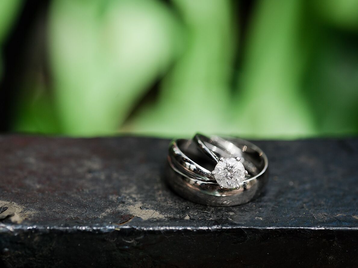 プラチナとホワイトゴールド:婚約指輪に最適な金属はどれですか