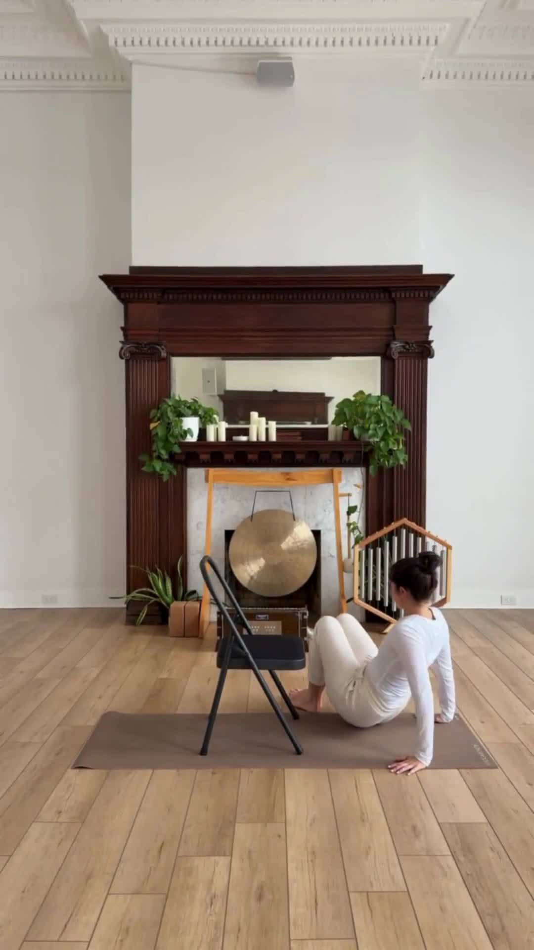Chair Yoga:benefícios, instruções e exercícios simples para iniciantes 