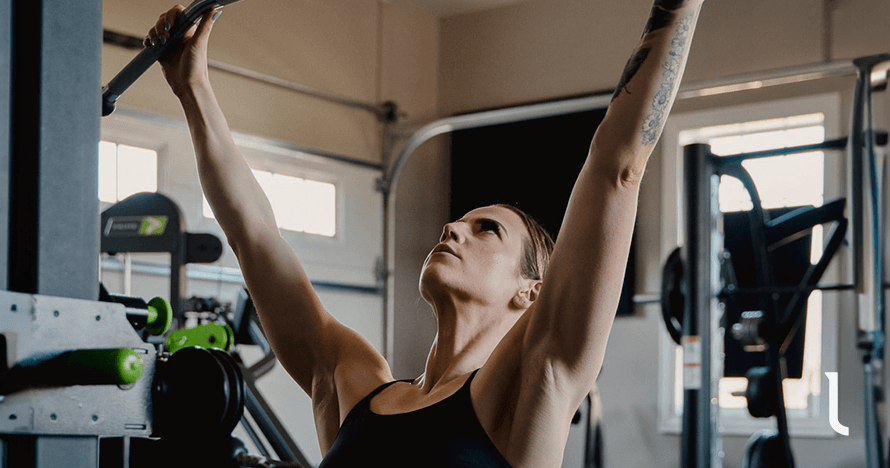 Entraînement efficace du haut du corps pour les femmes :développer la force et la définition 