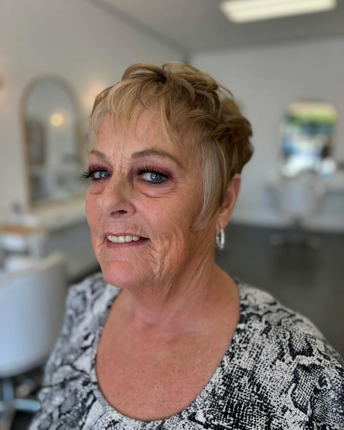 I migliori tagli di capelli Pixie Shag per le donne over 60:tendenze 2026 e consigli di stile 