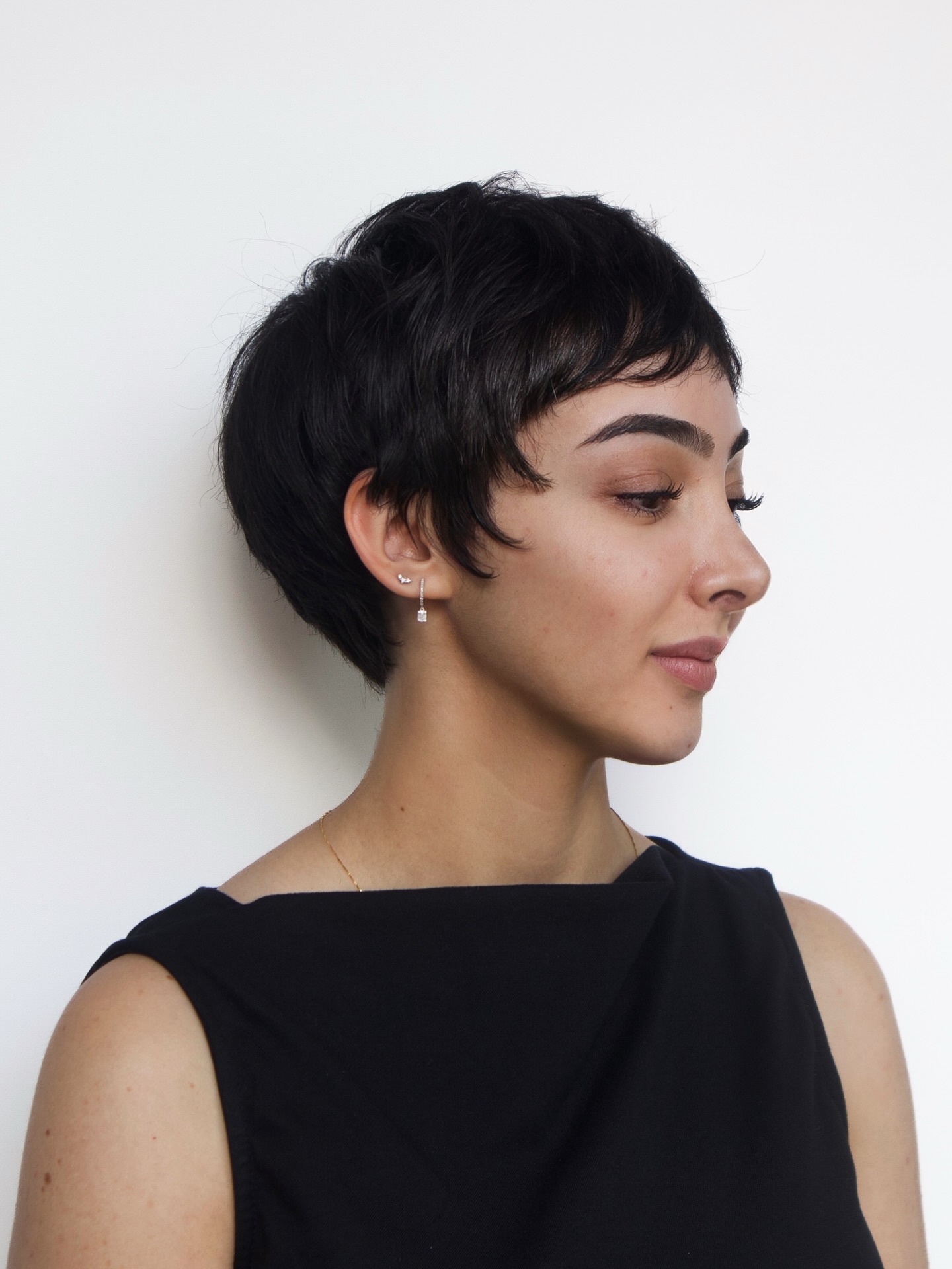 Brown Pixie Cuts 2026 :tendances capillaires élégantes et féminines