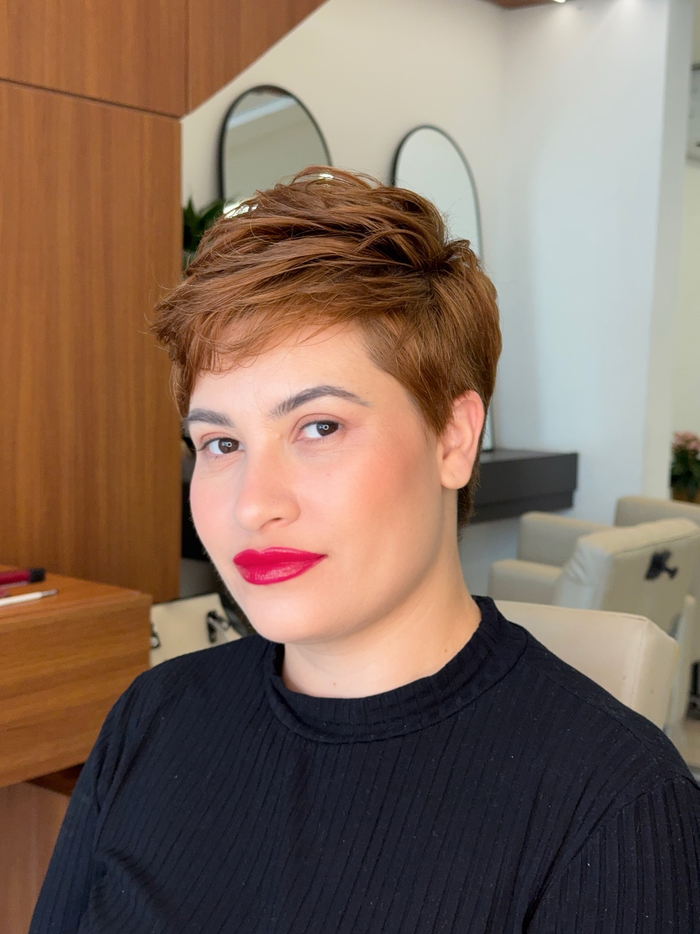 Brown Pixie Cuts 2026 :tendances capillaires élégantes et féminines