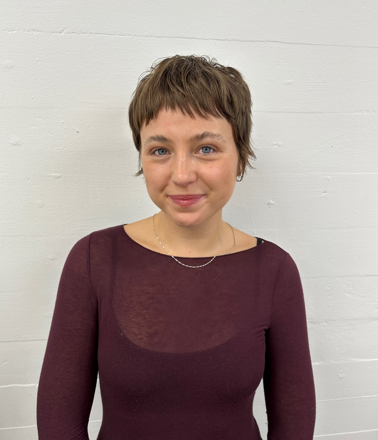 Brown Pixie Cuts 2026 :tendances capillaires élégantes et féminines