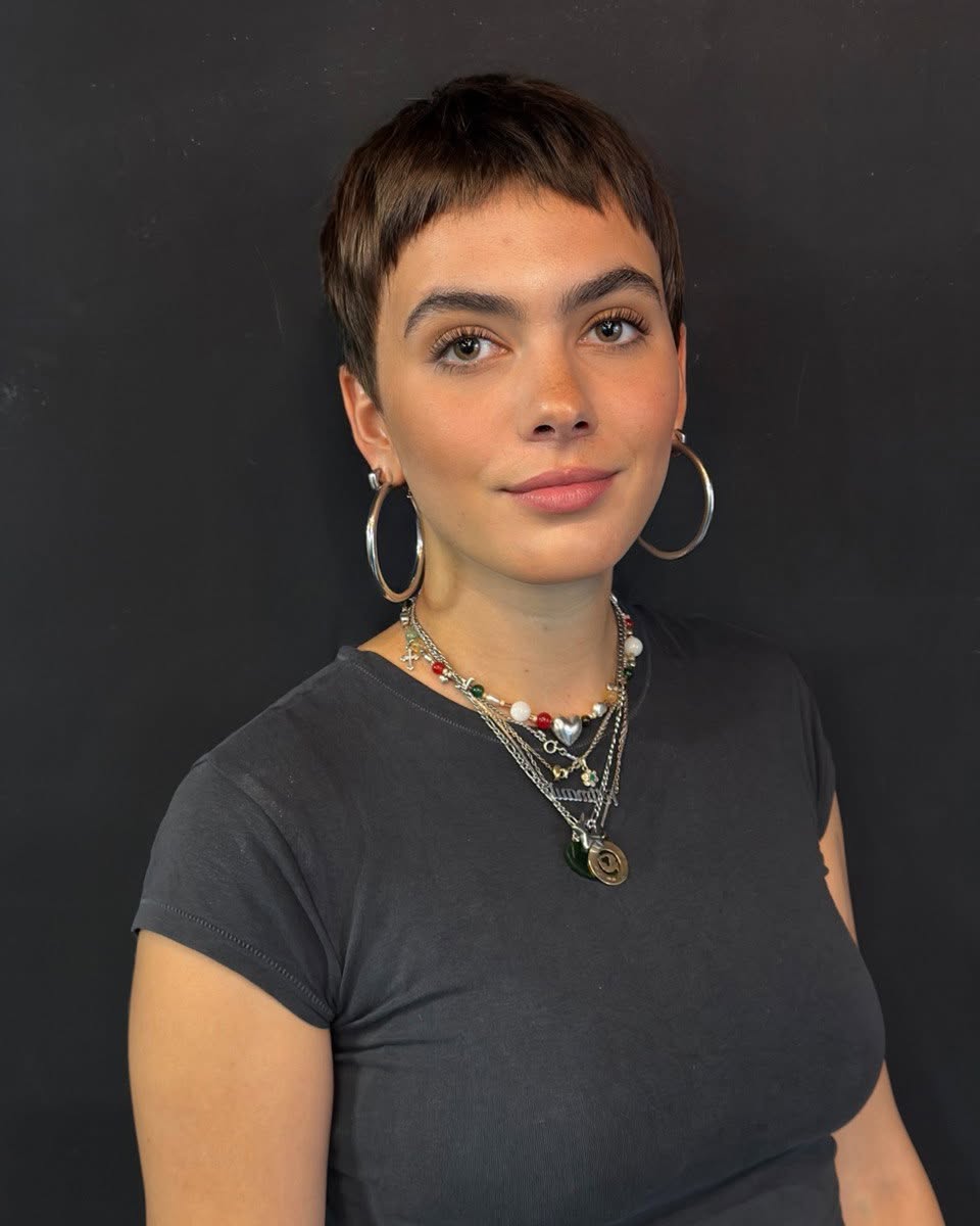 Brown Pixie Cuts 2026 :tendances capillaires élégantes et féminines