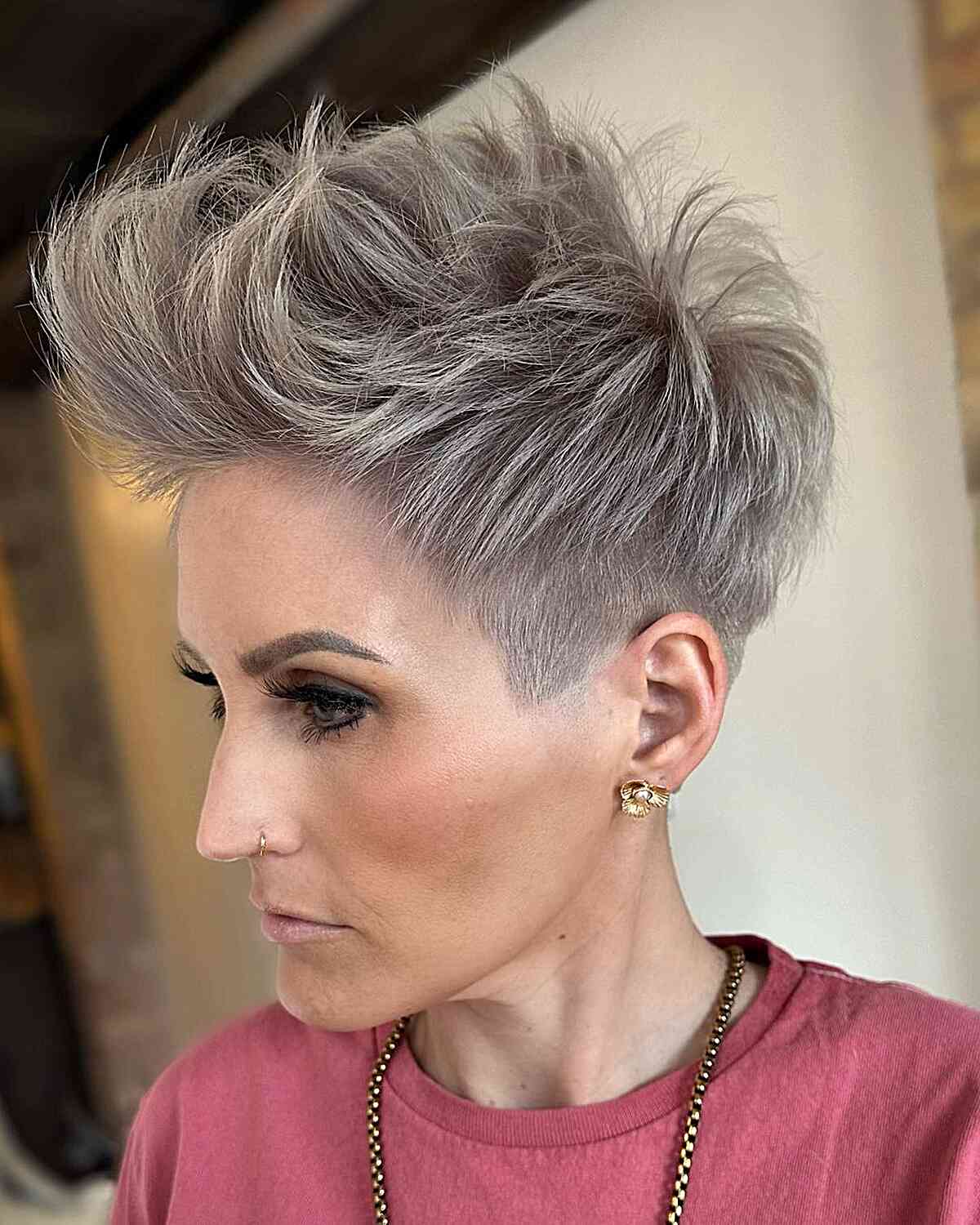 Cortes espetados de Pixie:penteados ousados ​​e fofos para todas as mulheres 