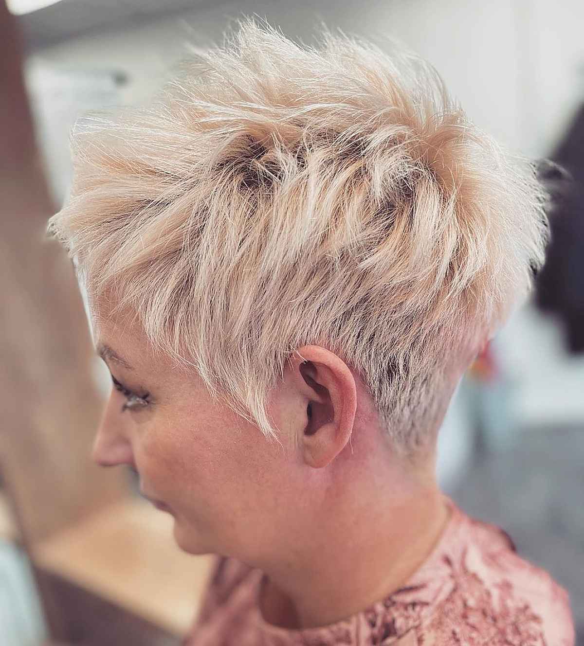 Cortes espetados de Pixie:penteados ousados ​​e fofos para todas as mulheres 