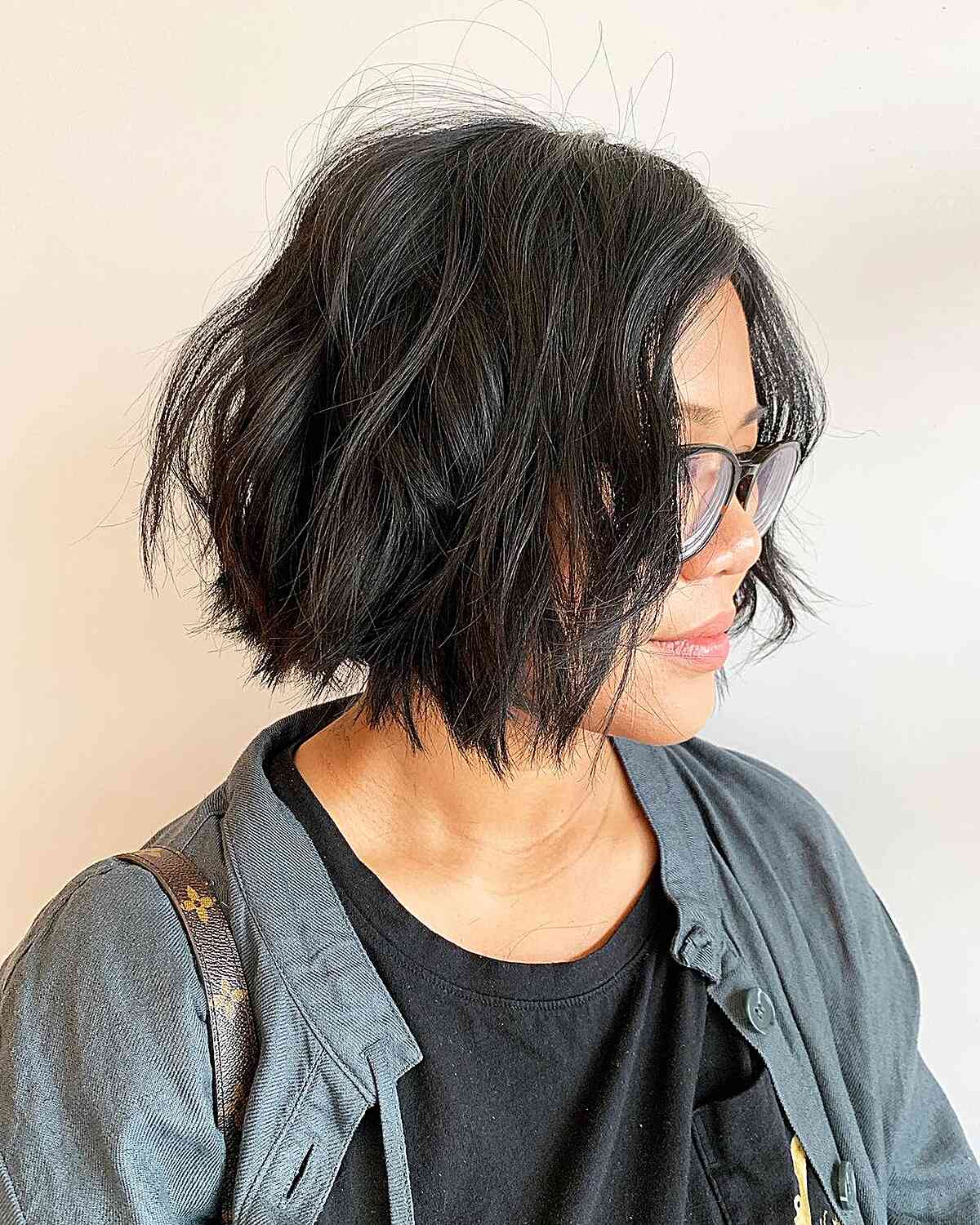 Os melhores cortes de cabelo curtos para cabelos grossos e ondulados:estilos fáceis e volume 