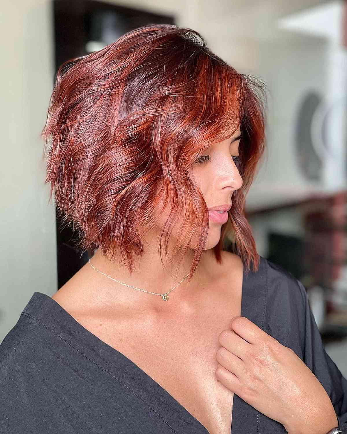 Os melhores cortes de cabelo curtos para cabelos grossos e ondulados:estilos fáceis e volume 