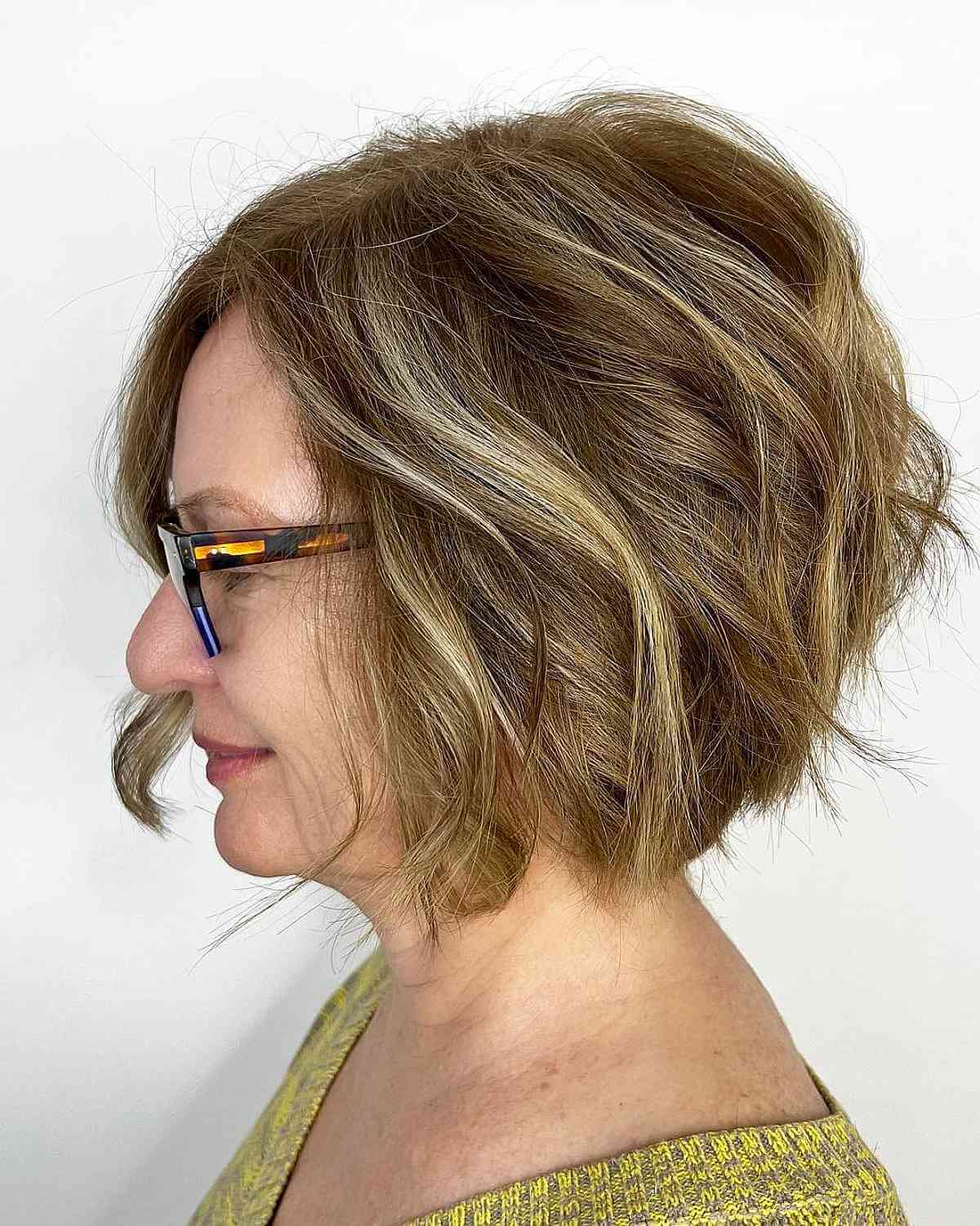 Os melhores cortes de cabelo curtos para cabelos grossos e ondulados:estilos fáceis e volume 