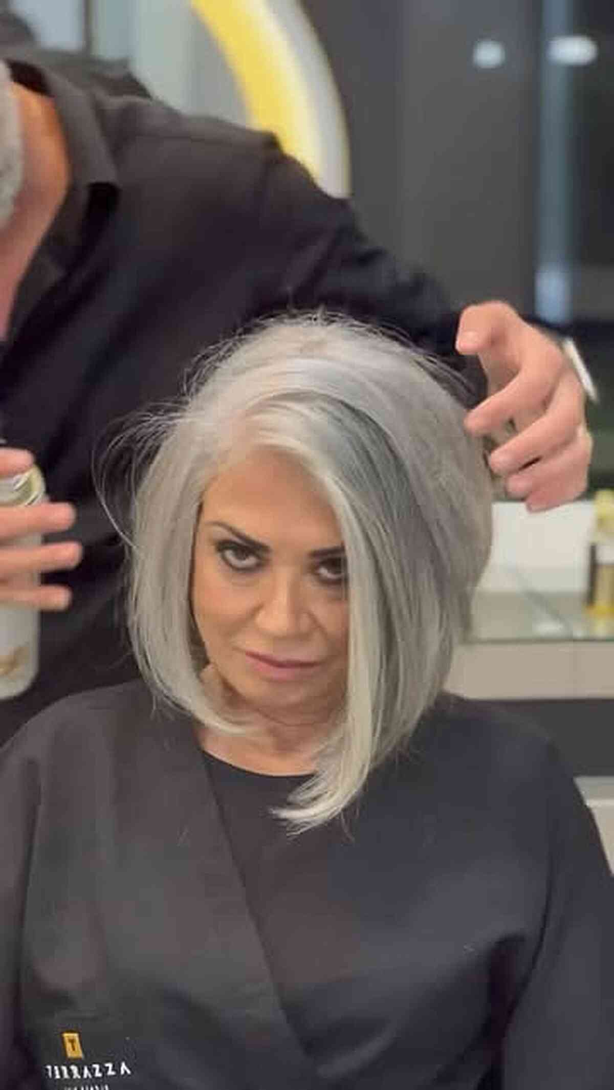Os melhores penteados curtos para mulheres com mais de 60 anos e cabelos grisalhos | Conselhos de especialistas 