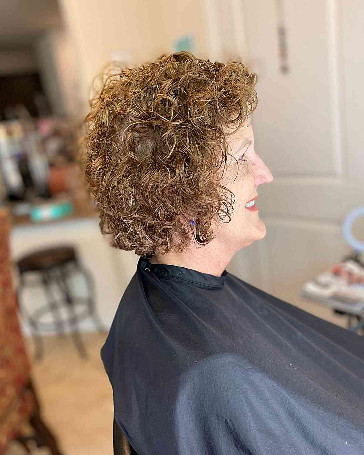 Beste kieferlange Haarschnitte für Frauen über 60:Stile und Tipps 