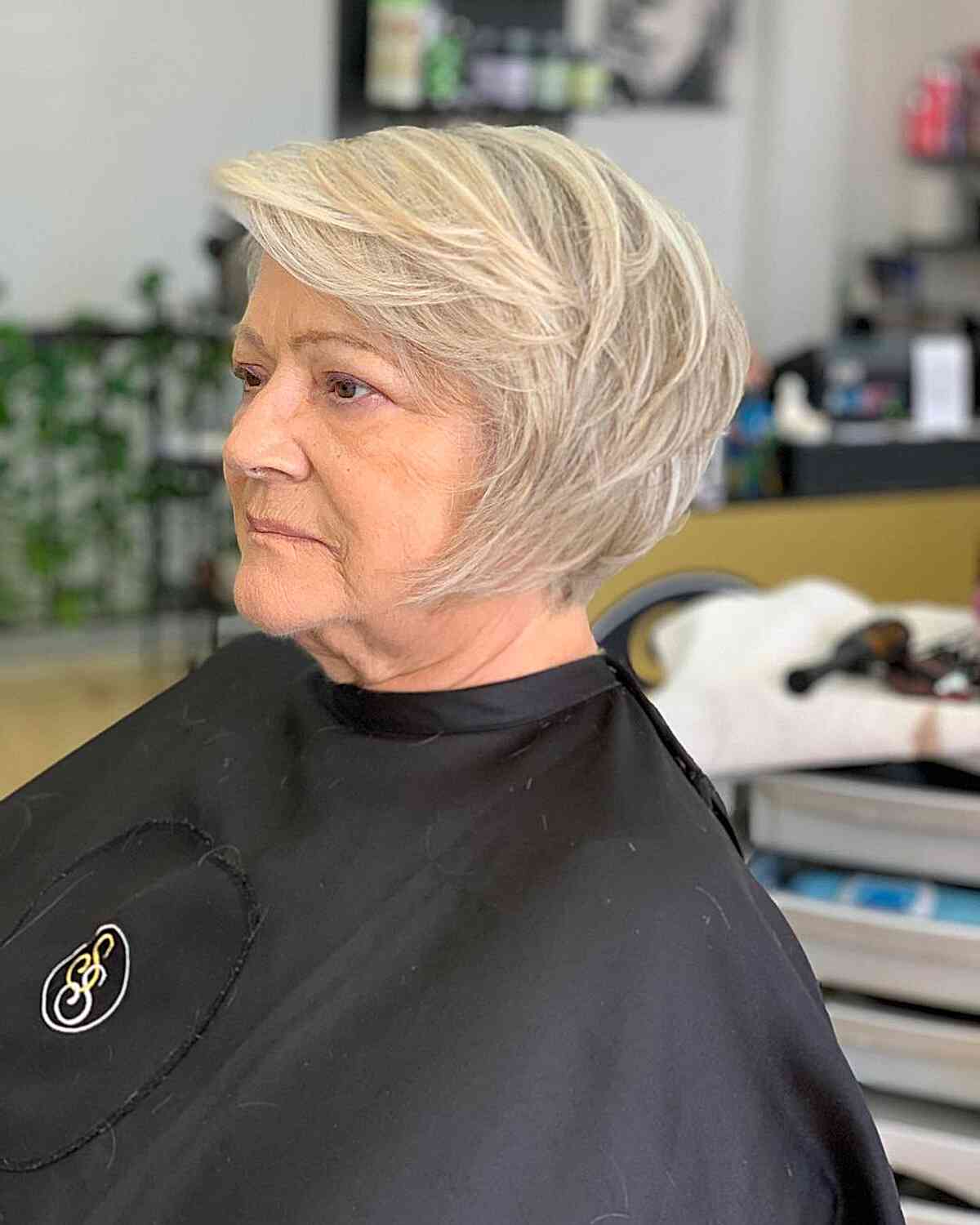 Beste kieferlange Haarschnitte für Frauen über 60:Stile und Tipps 