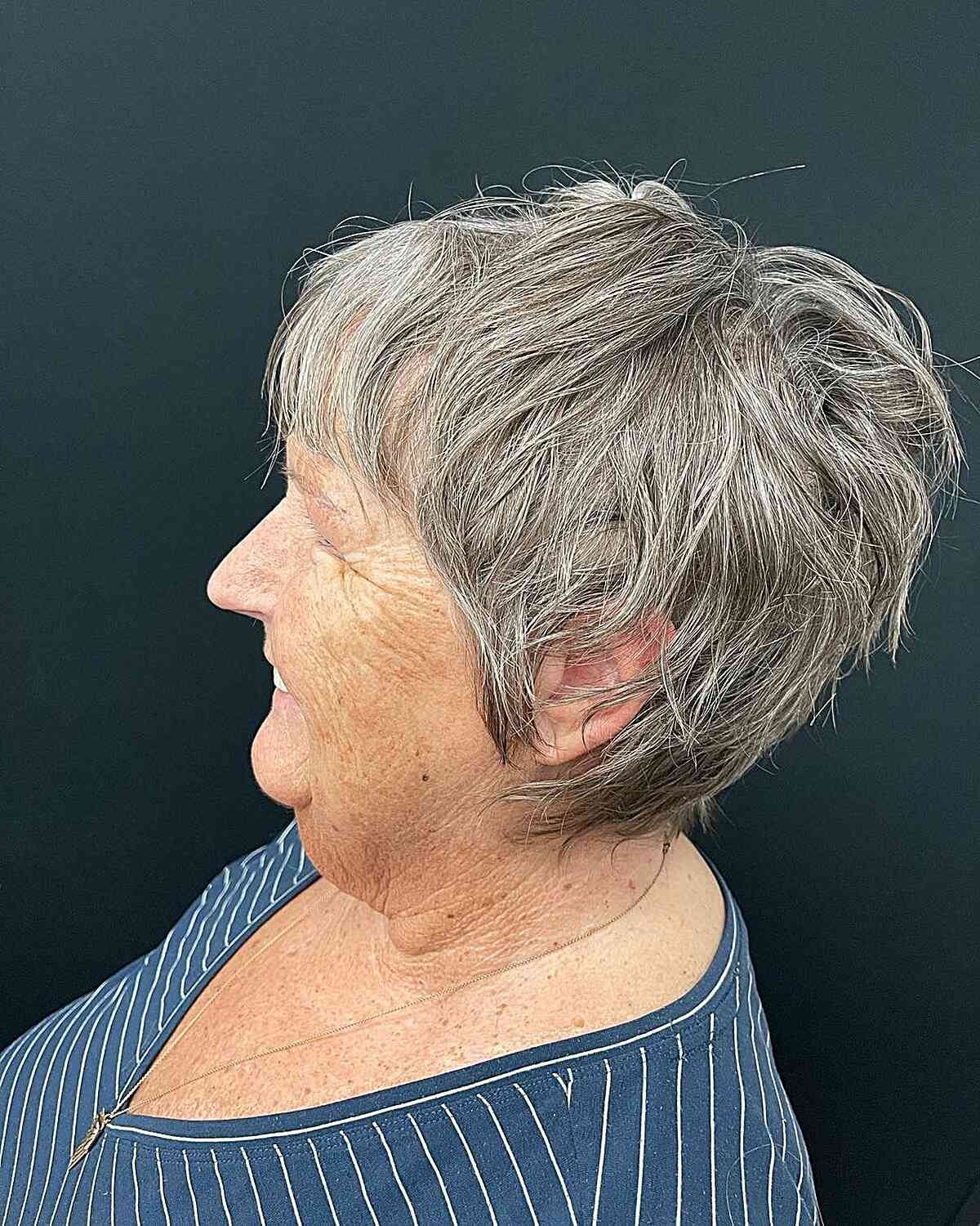 Os melhores cortes de cabelo curtos e desgrenhados para mulheres com mais de 50, 60 anos e além | [Ano] 