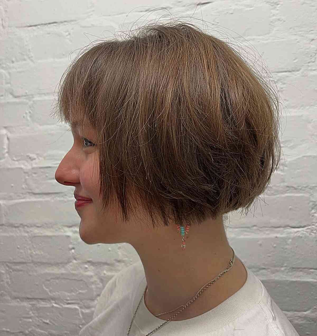 Cortes de pelo Bob hasta la mandíbula:estilos y consejos de peinado para un corte elegante