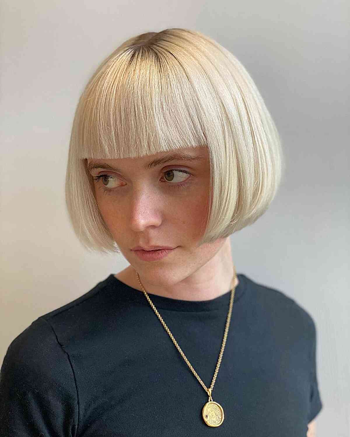 Cortes de pelo Bob hasta la mandíbula:estilos y consejos de peinado para un corte elegante